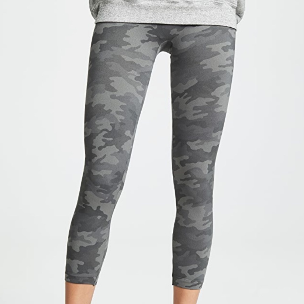 Spanx Look At Me Now Camo Cropped Seamless Leggings Size Small